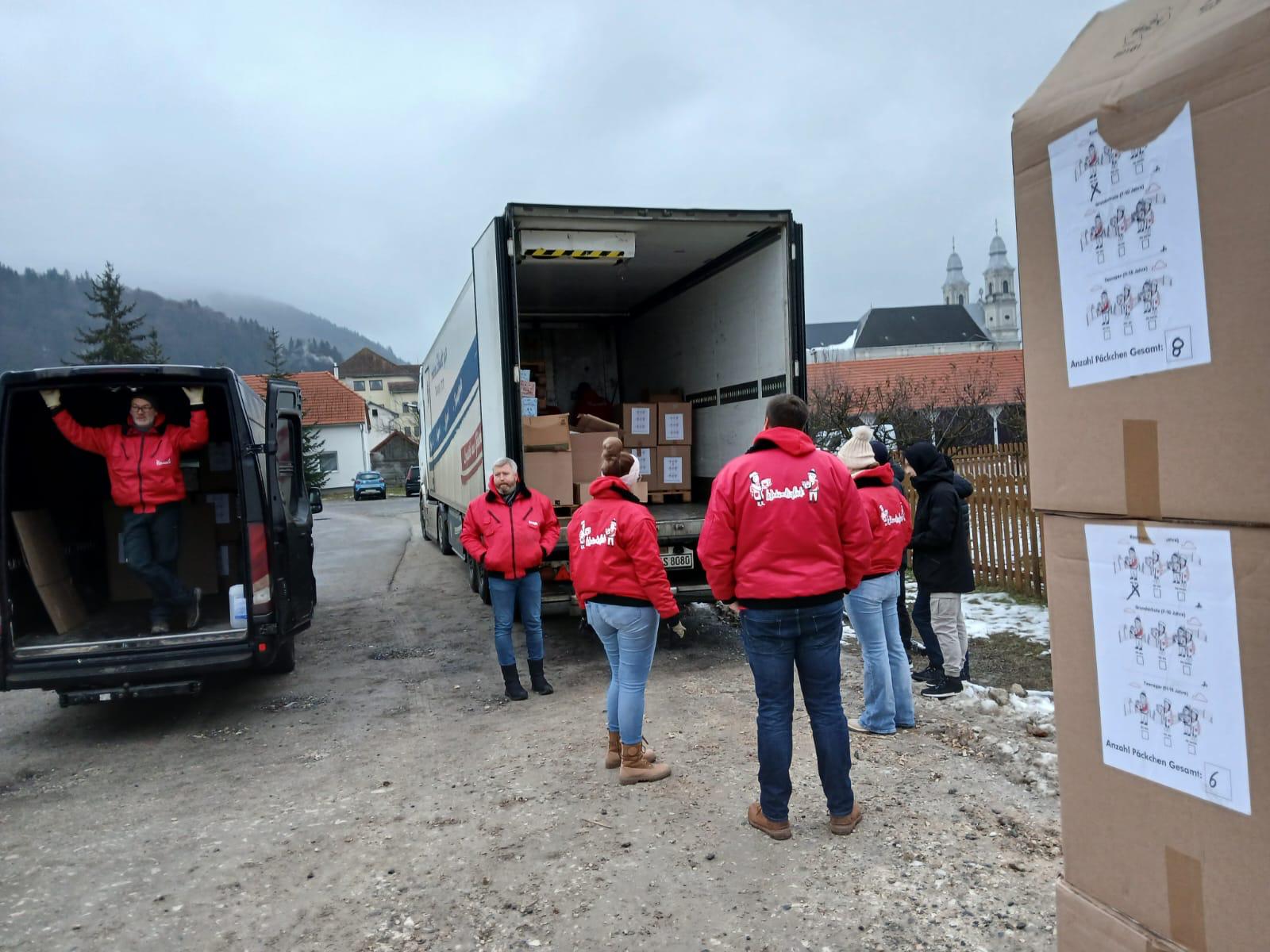 Päckchen werden verladen